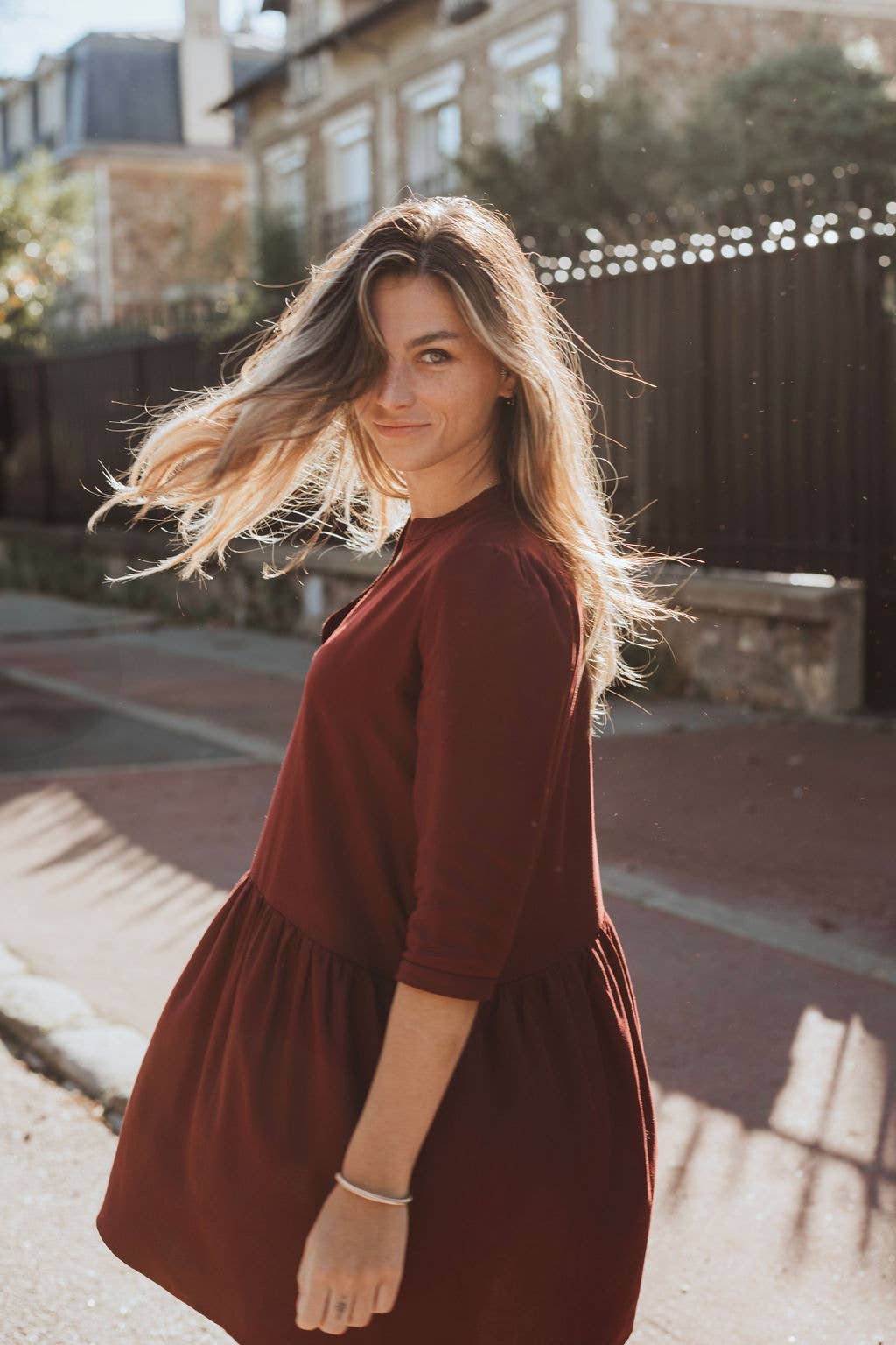 Sevenlie – Engroshandel Kjole - Dame – Roma-kjole i Bordeaux med A-form og lommer2