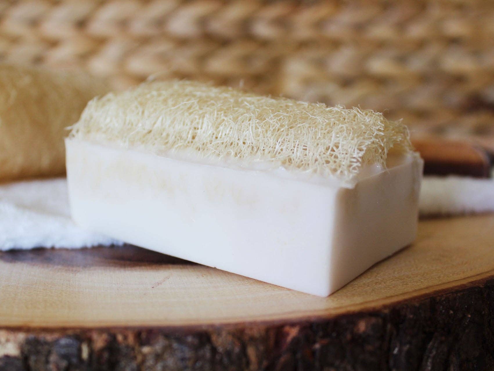 Luna Azul Co - Wholesale Bar Soap - Coconut Shea Butter Loofah Soap Bar4