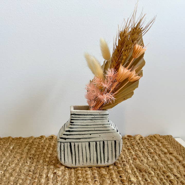 NY Pinstripe Geometrisk Vase for engroshandel hos Eli.C Studio