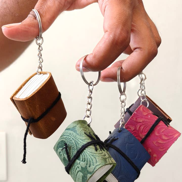 Billion Brothers - Wholesale Keychain - Unisex - Miniature Leather Journal Keyring Keychain Best Small Gifts3