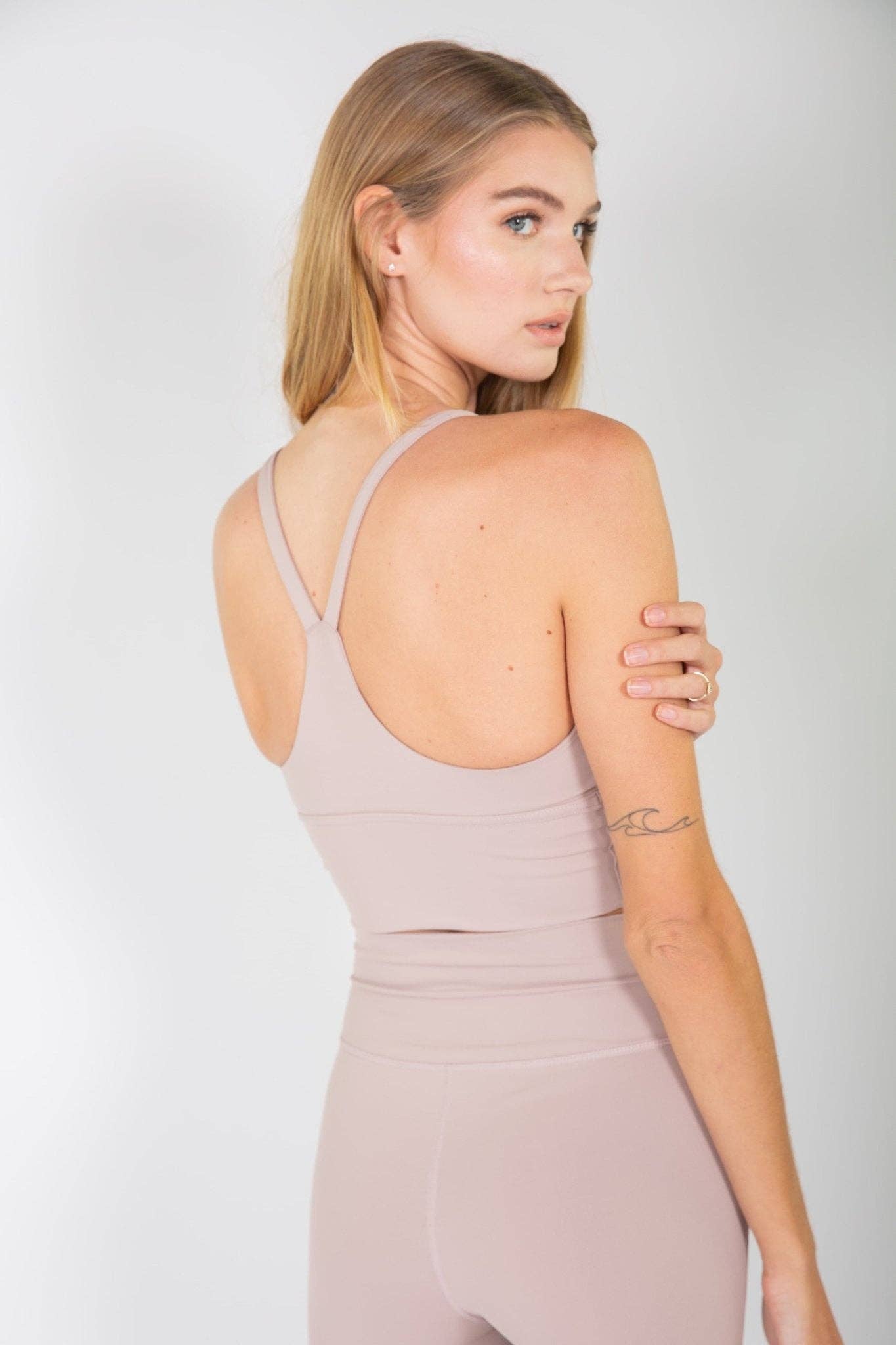 Bark Elevate BH mit V-Ausschnitt, Bark für den Großhandel auf Faire6