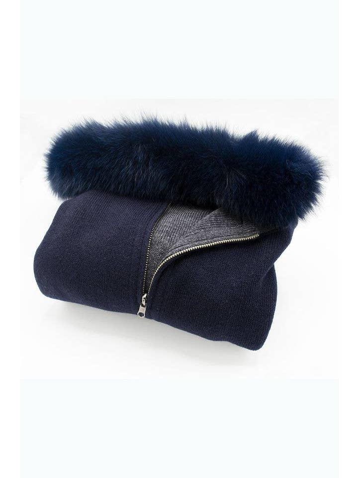 Lynda Ann Exclusive Italian Knitwear – Poncho - Mulher por atacado – Poncho de luxo - Ecru com gola de pele (feito sob encomenda)1