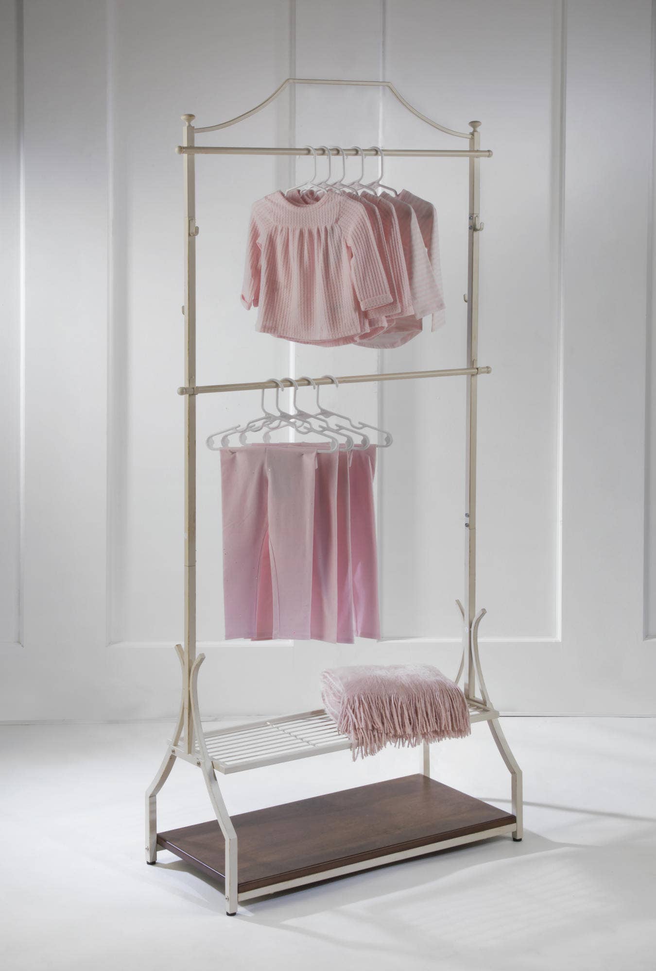 Tripar International – Engroshandel Garderobestativ – Garment Rack med træfiner Base6