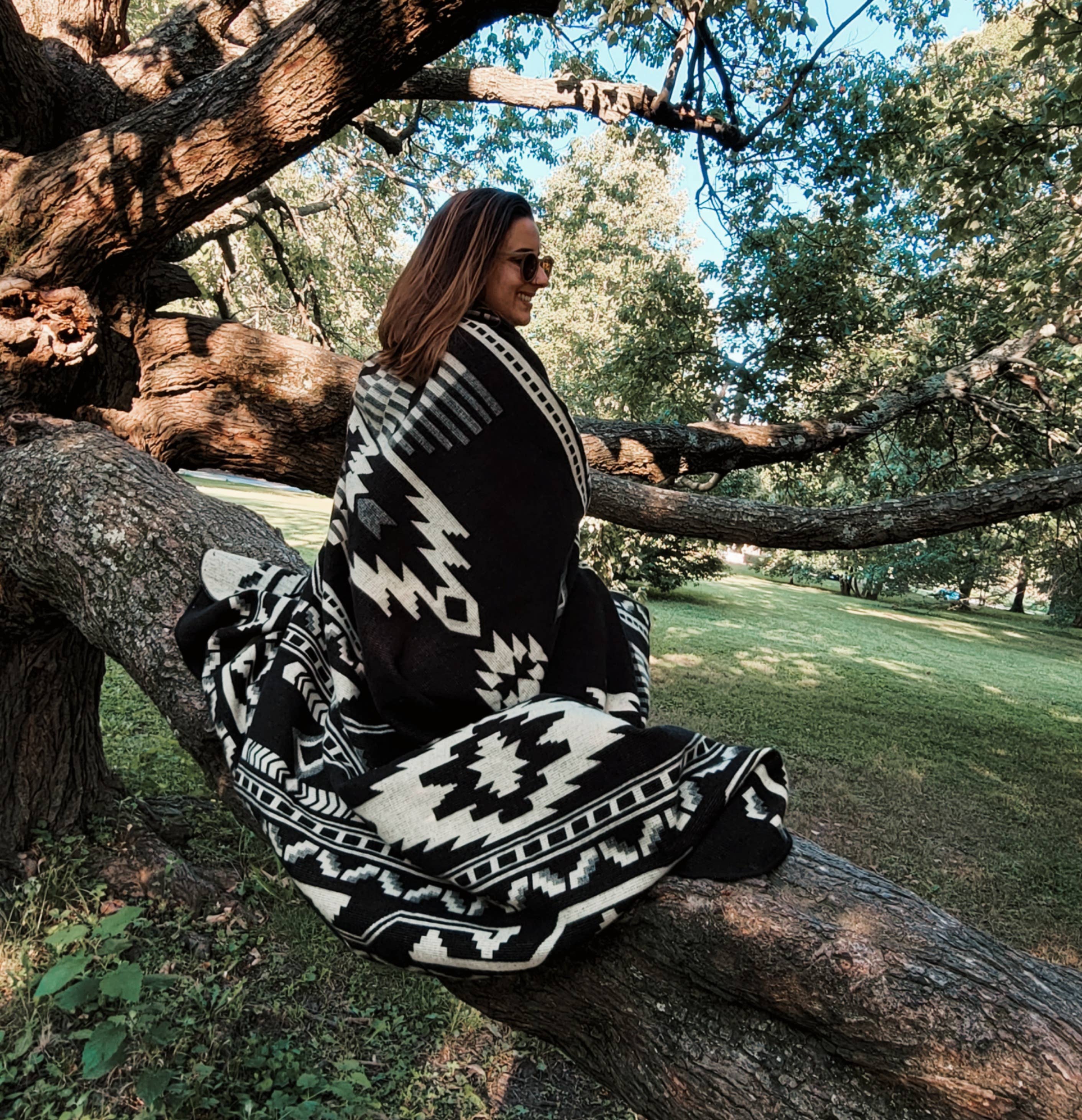 LATITUDE ZERO GOODS - Wholesale Throw Blanket - Los Abuelos - Black Native Blanket1