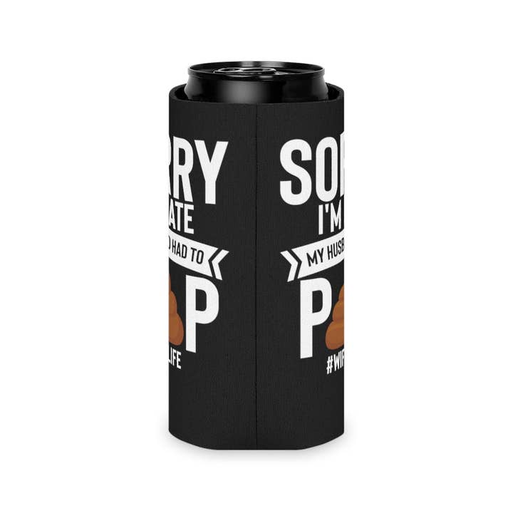 Teegarb LLC - Wholesale Isolators voor dranken/huggers en koozies - Bier Can Cooler Sleeve Novelty Late Mijn man moest poepen Sarcasme Uitspraken Minnaar Hilarische sardonische ironische echtgenoot Catchphrase Lover3
