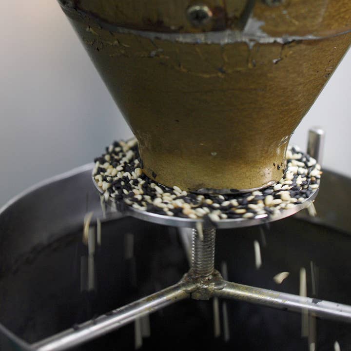 Japan Artisans - Wholesale Sauce - Henko–Roasted Black Sesame Paste 225g | Kyoto,Japan3