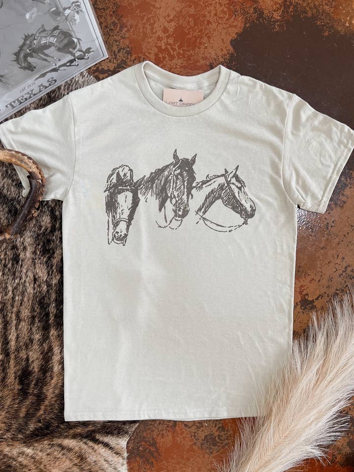 T-shirt 3 chevaux pour la vente par Lost Creek Boutique LLC