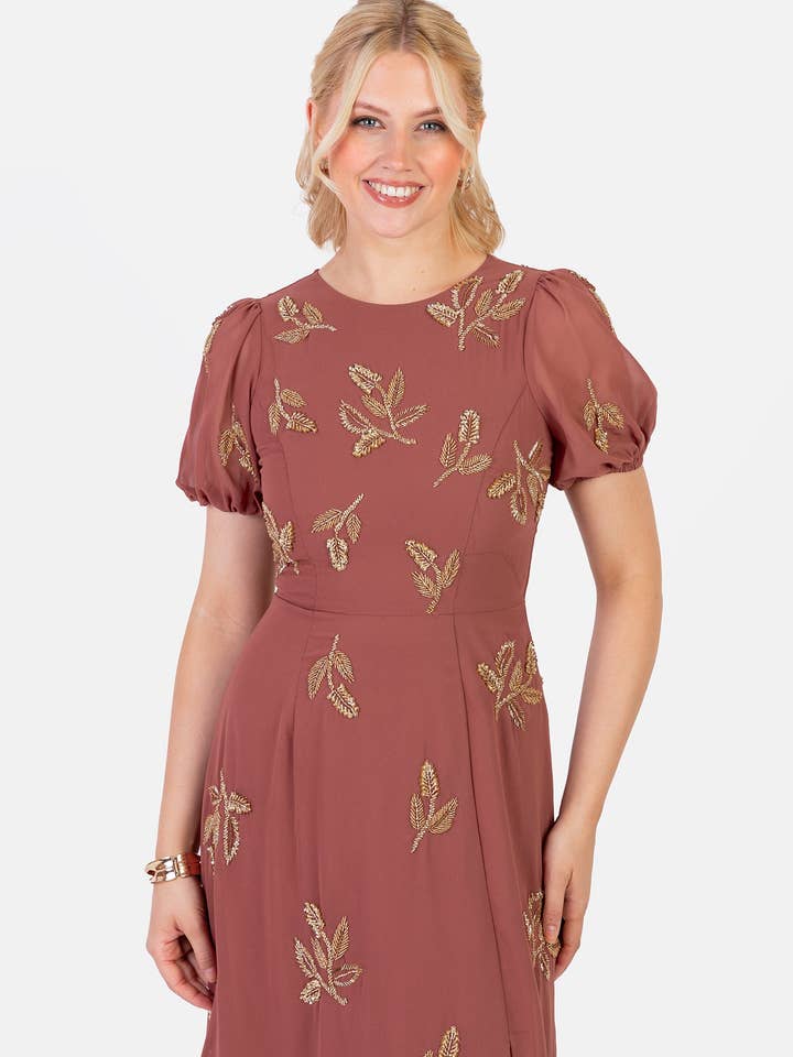 Maya Koper Roze Versierde Korte Mouw Maxi Jurk met Open Rug voor wholesale door Plaza Collection Ltd