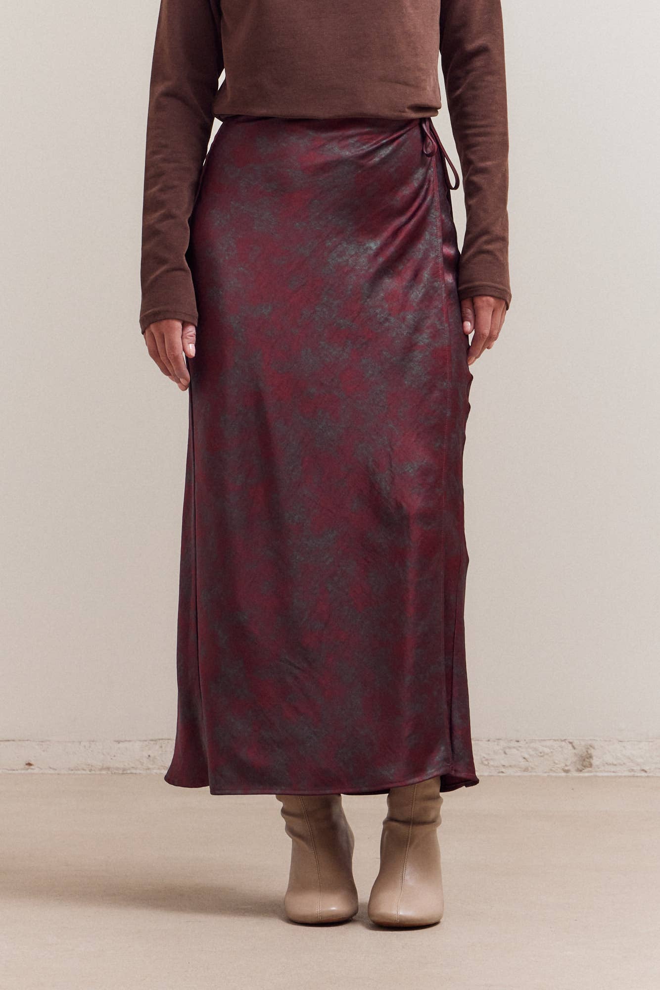 RODE PEER 50669SR - GEDRUKTE DRAPEERROK MET WIKKELSLUITING voor groothandel op Faire3