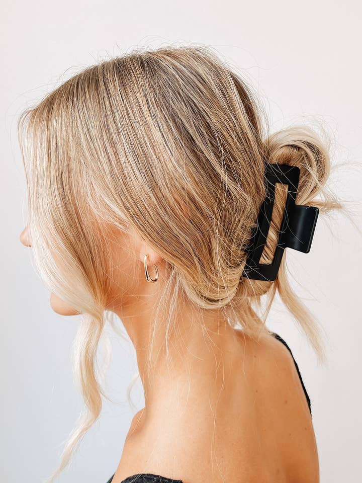 r a y. for wholesale by Pearl + Dot