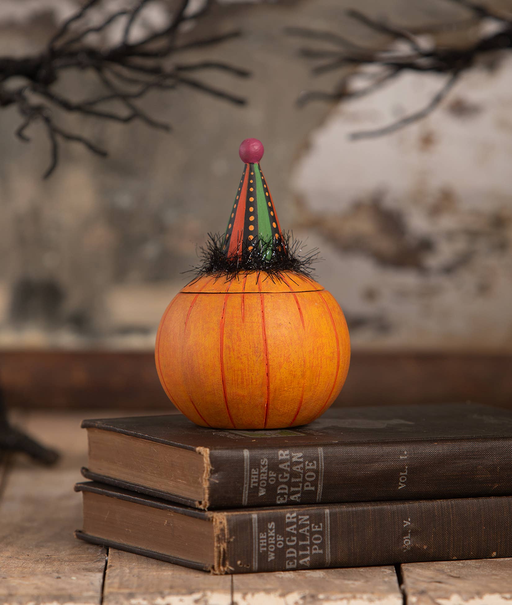 Bethany Lowe Designs - Wholesale Decorative Figurine - Jackie Yell-o-ween1