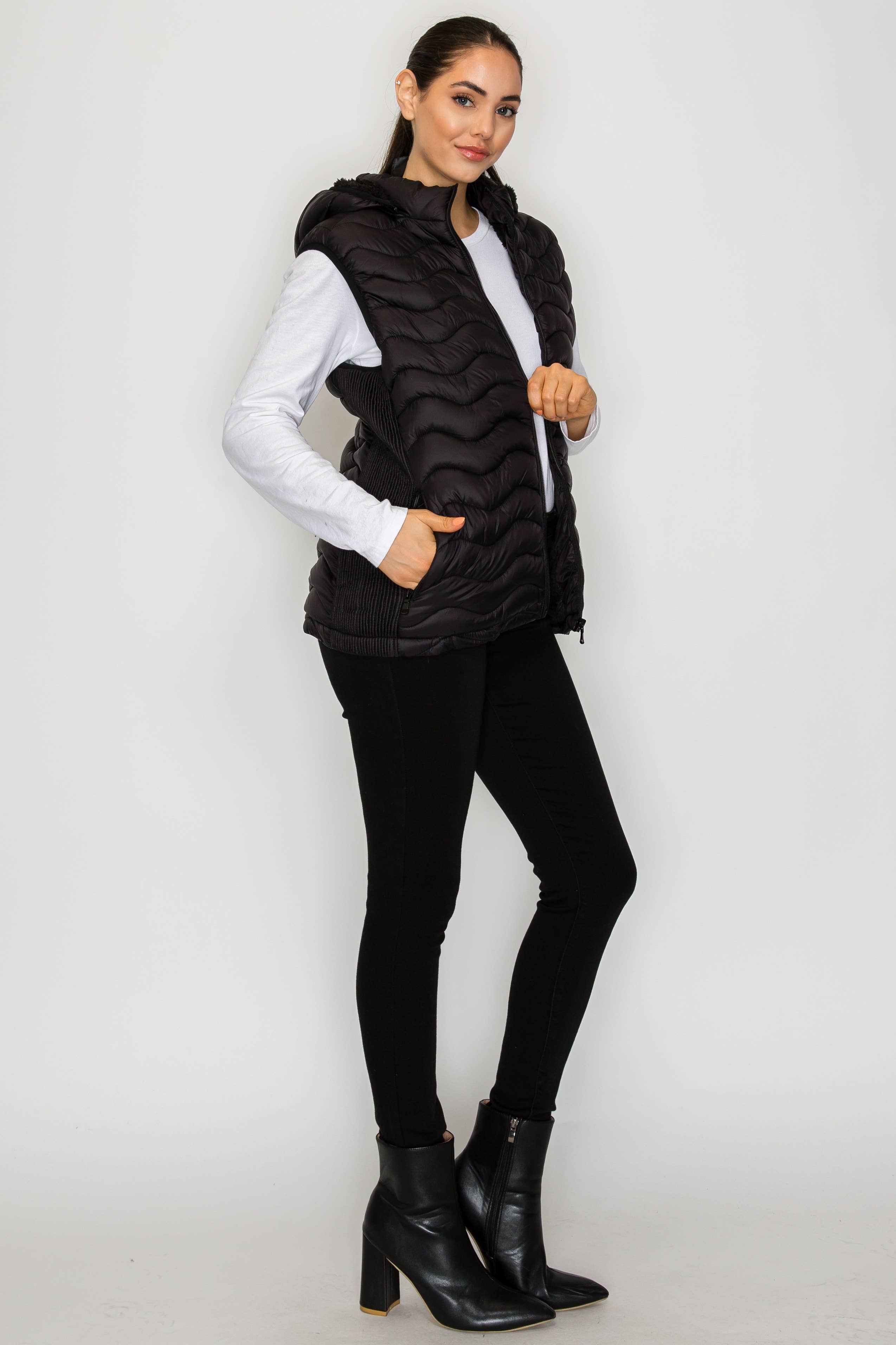 V390 Damväst med huva utan ärmar (V390) för wholesale på Faire14