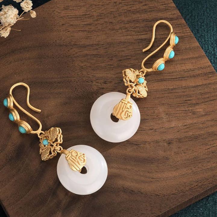 Bright MacMing - Vente Boucles d'oreilles pendantes - Boucles d'oreilles lotus dorées sur jade blanc2