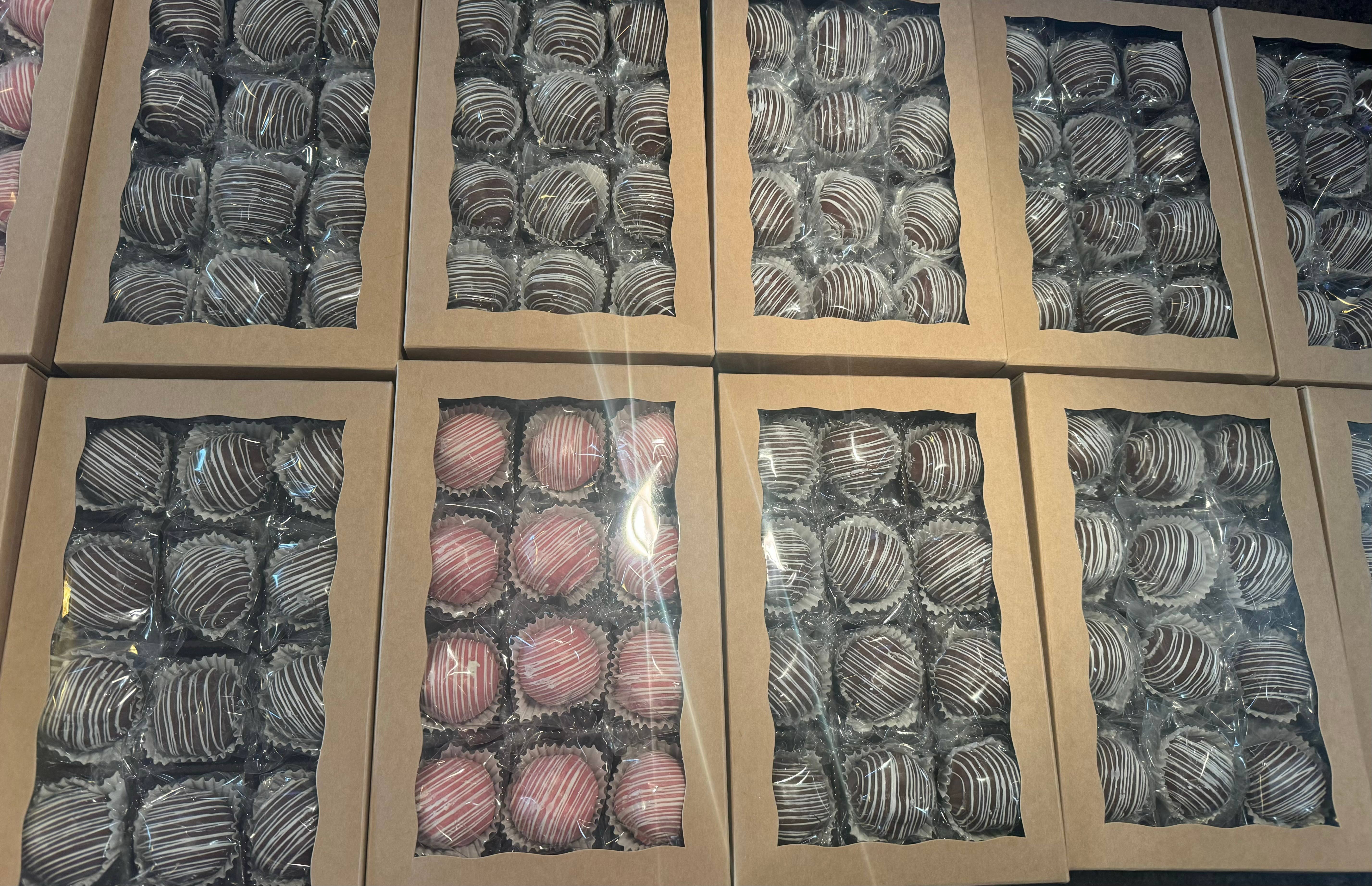 Frosted Cupcakery Bakery – Großhandel Süßigkeiten mit Schokoglasur – Erdbeer-Cake-Balls2