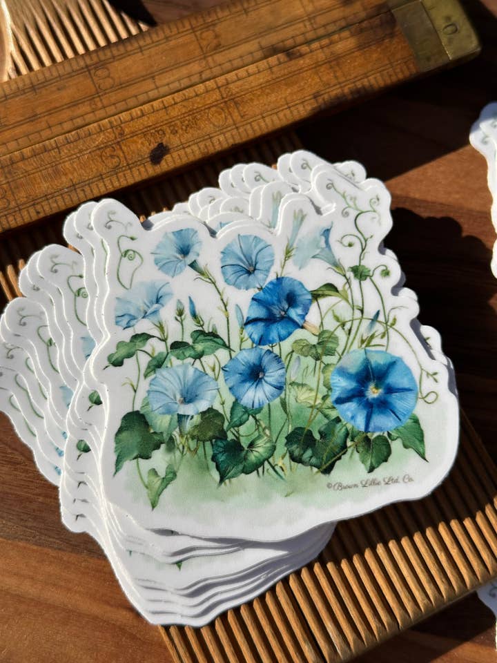 Blue Morning Glory: Autocolante em Vinil Impermeável de 3" | Flor de Nascimento de Setembro *Frete Grátis por atacado de Brown Lillie