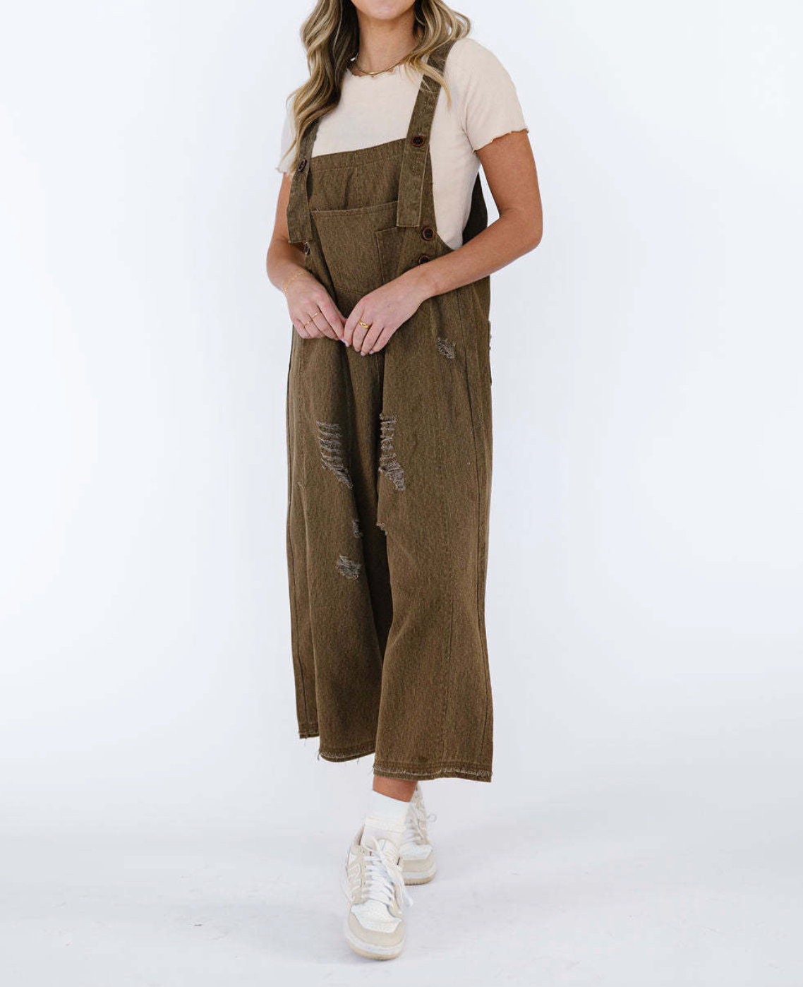 EmberLoom – Engroshandel Overalls - Dame – Kvinders bredbenede buksedragt med slidte detaljer denim overalls3