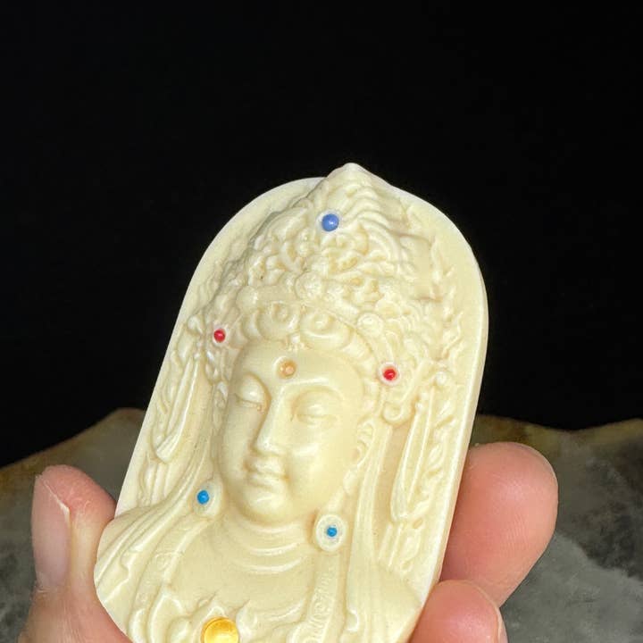The 7 Directions – wholesale Spiritual stone/crystal – Palm nut carved Guan Yin Buddha charm guru bead FY901