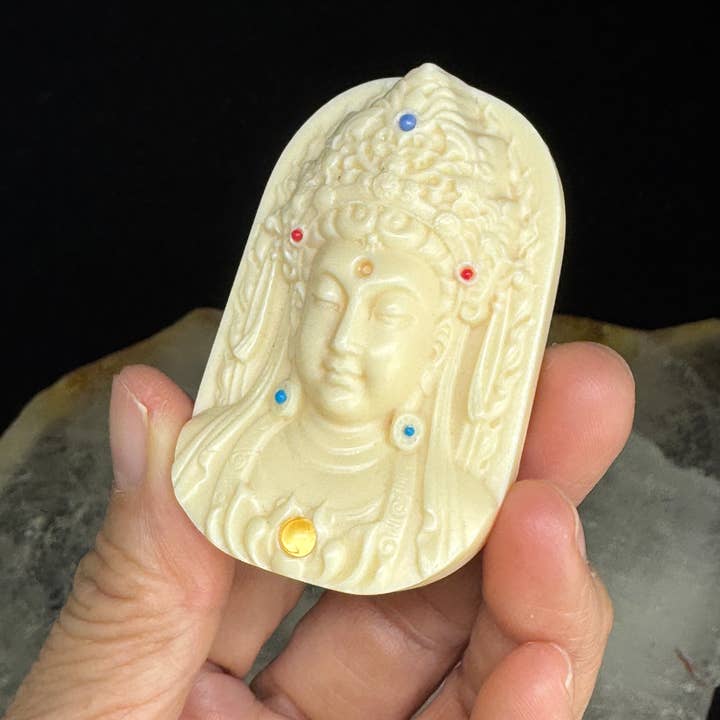 The 7 Directions - Vendita all'ingrosso Pietra/cristallo spirituale - Perla guru con ciondolo Buddha Guan Yin scolpita in noce di palma FY90