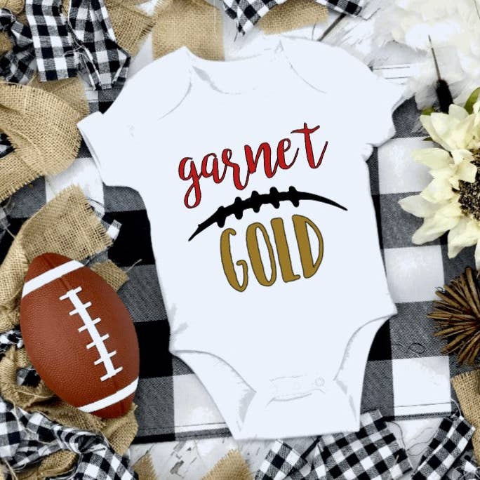 Combinaison grenat et or pour la vente par Canopy Road Collection