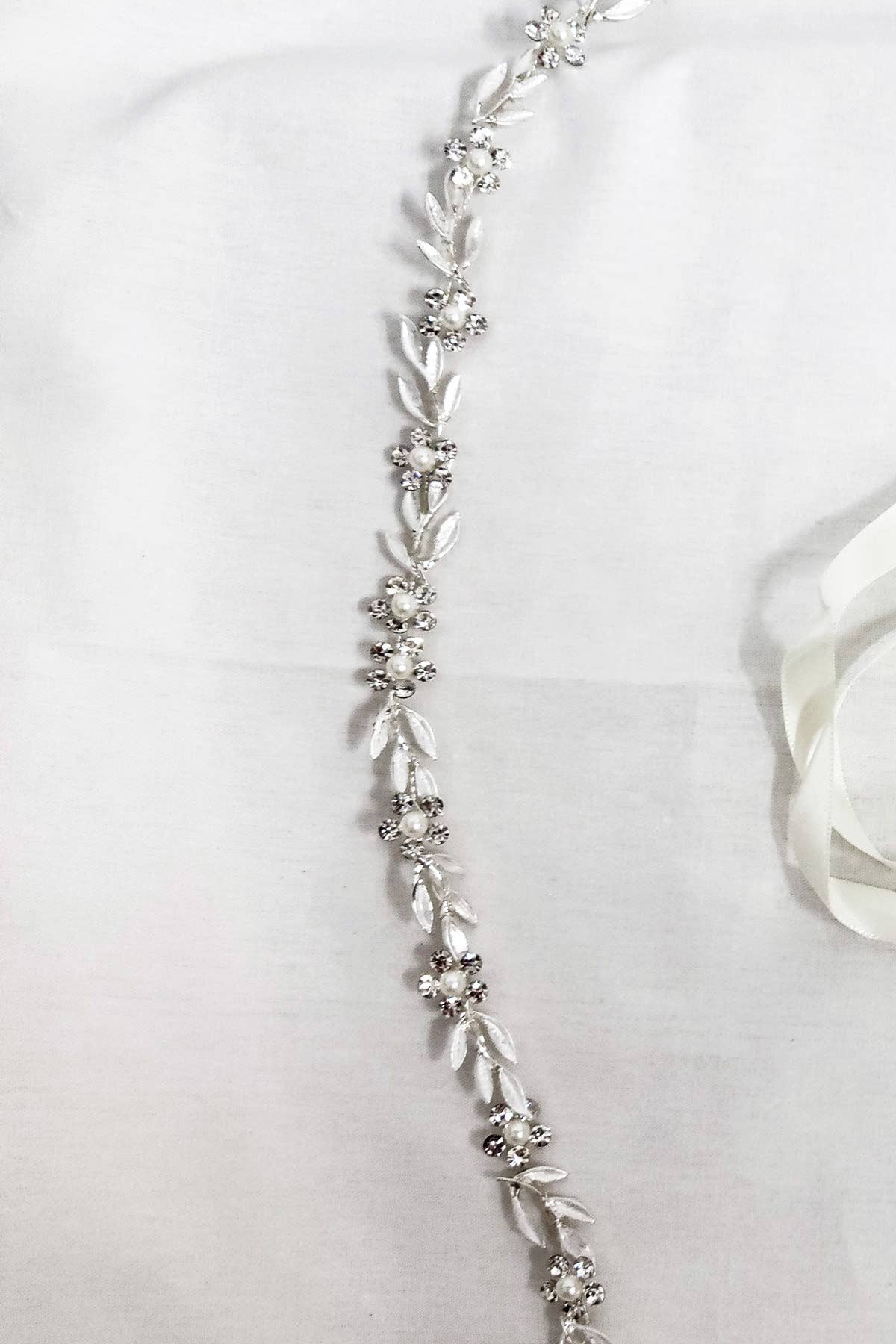 Chicas – wholesale Belt – Women's – Crystal Flower Belt With Ivory Ties 59215-4