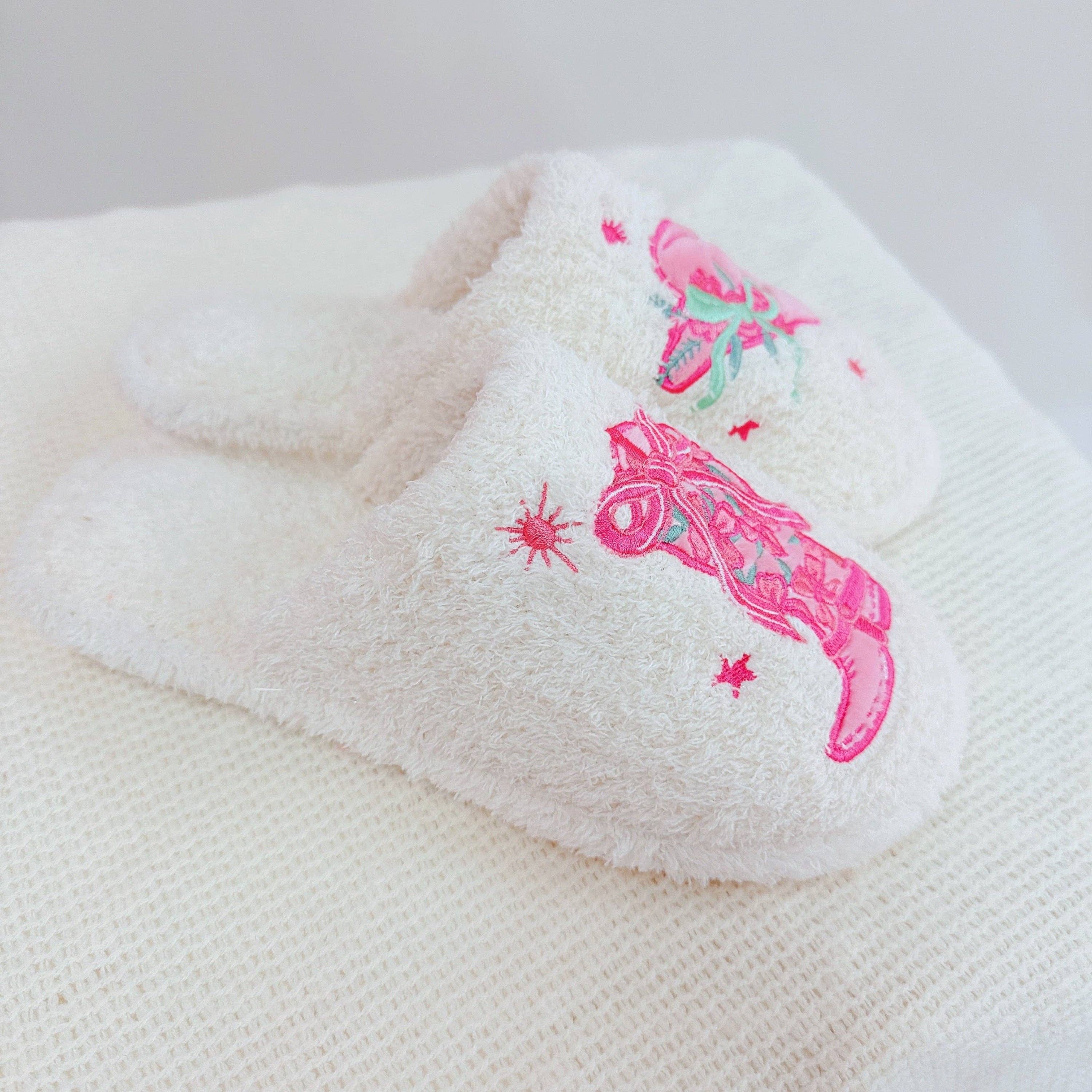 Ellison+Young – Engroshandel Slippers - Dame – Western Whimsy hyggelige hjemmesko med sløjfedetalje2