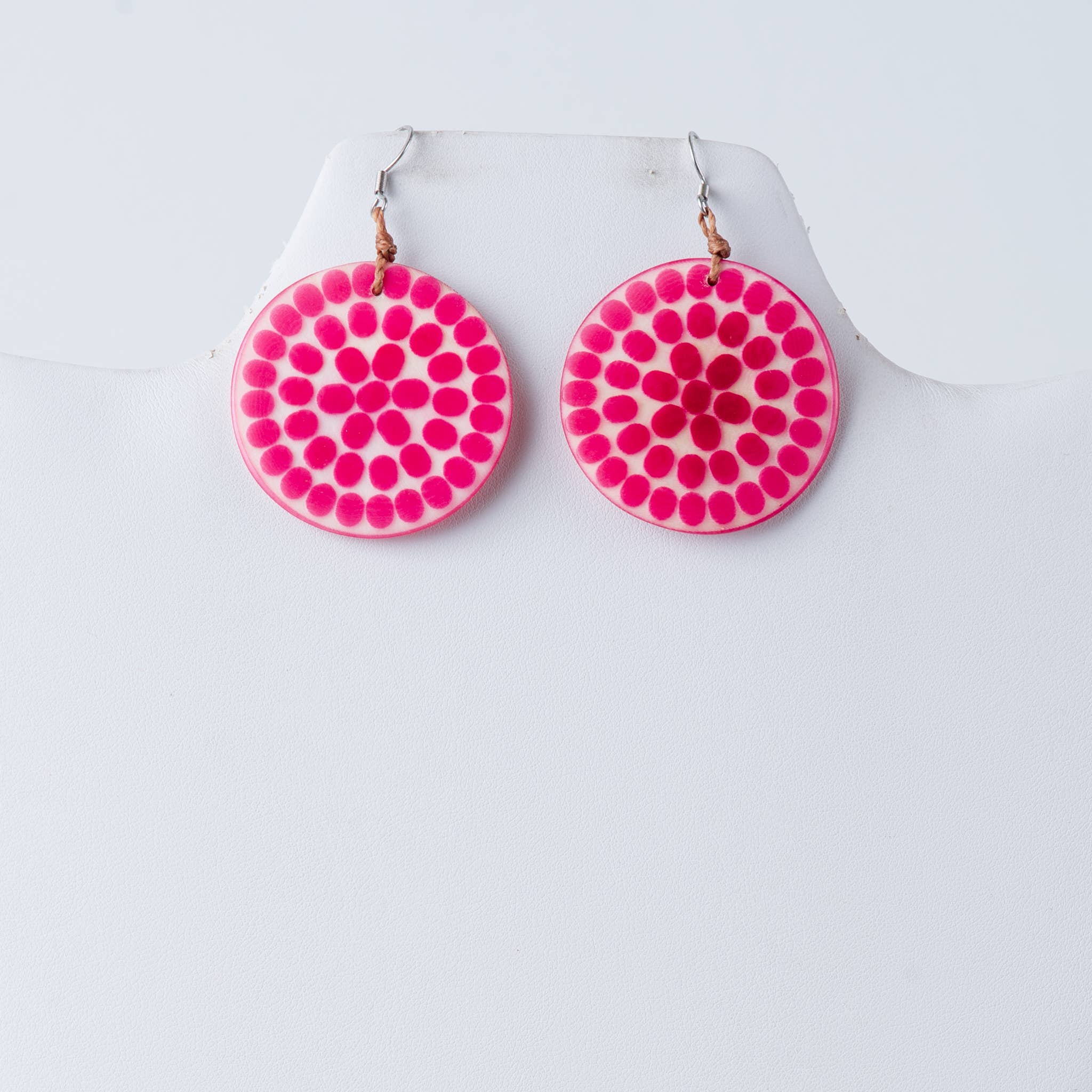 TaguArtsy - Vendita all'ingrosso Orecchini pendenti - Orecchini in Tagua Incisi a Punti0