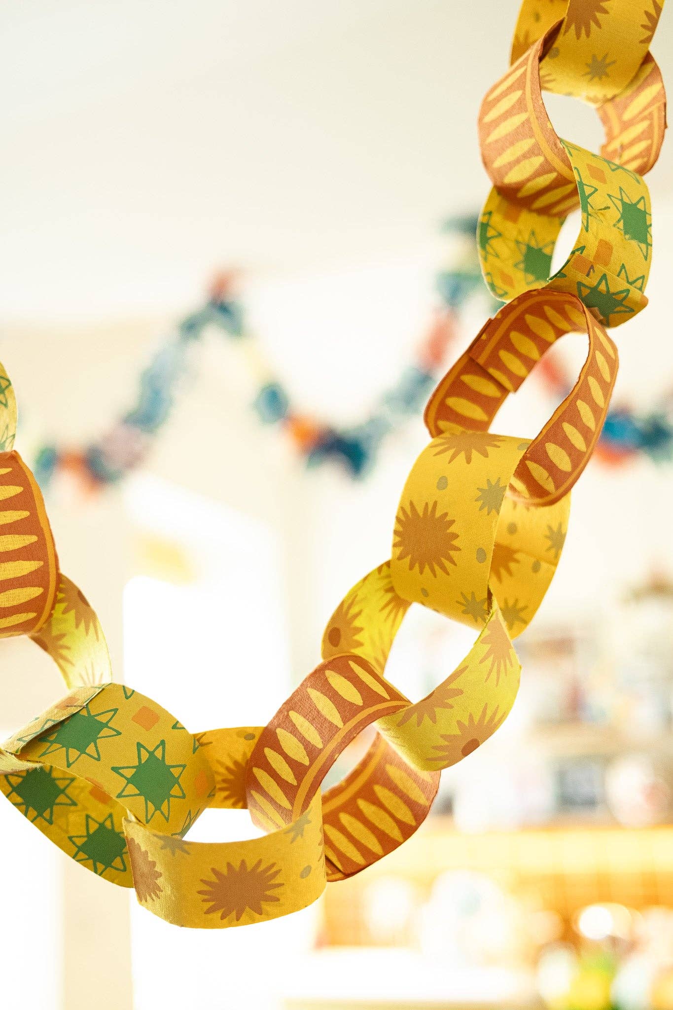East End Press - Wholesale DIY Craft Kit - UK/EU: Yellow and Green Paper Chain Kit0