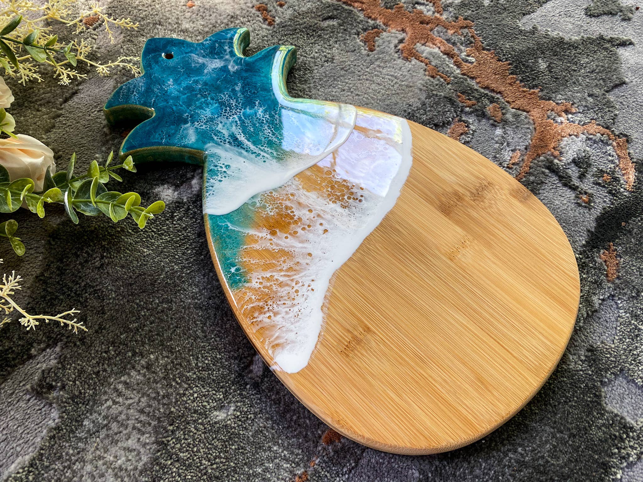 TBM Creations LLC - Vendita all'ingrosso Taglieri per formaggio - Tagliere in resina a forma di ananas realizzato a Maui | Tagliere per formaggi9