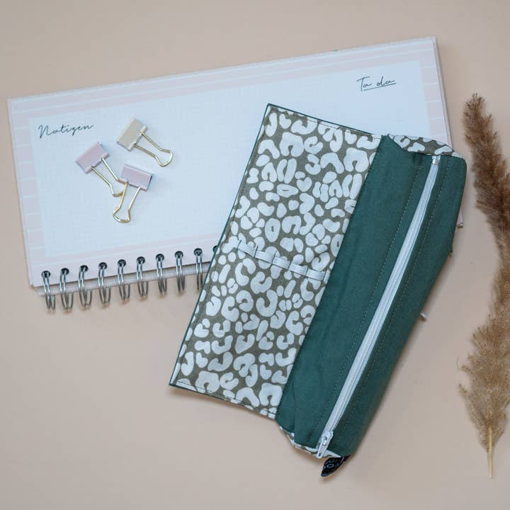 Tochter von Walter - Wholesale Pencil Case/Pouch - Pencil case, mini Leo sage1