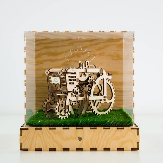 Modelo de demonstração Trator com motor construído por atacado de Ukrainian bridge