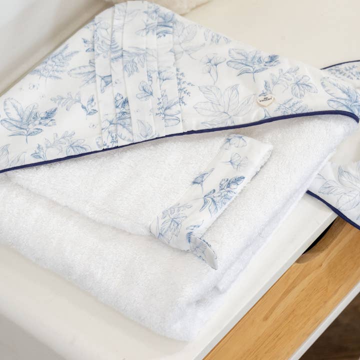 Toile de Jouy | Blue Hooded Baby Towel & Washcloth Set for wholesale by Bebe Sweeny