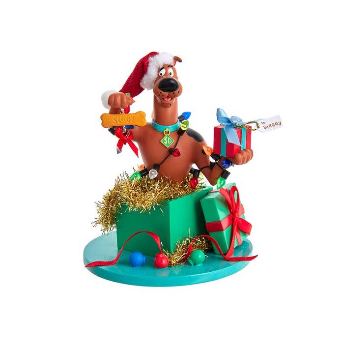 5"F/MACHE SCOOBY DOO IN PRESENT for wholesale by Kurt S. Adler, Inc.