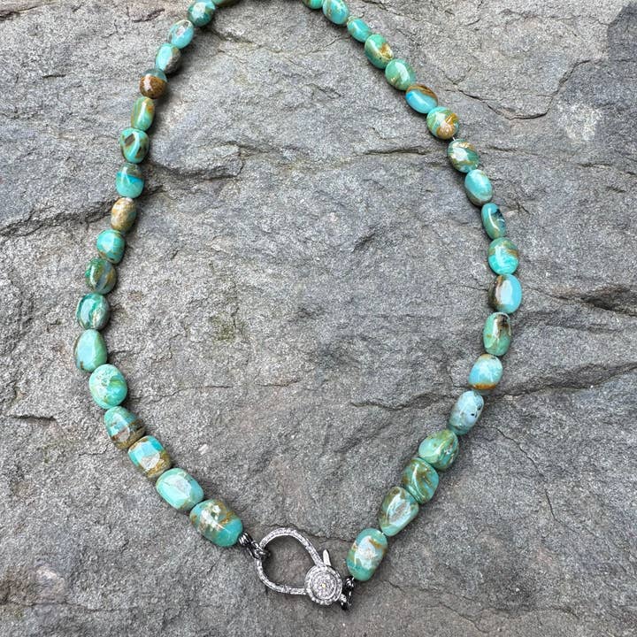Collier en pépites d'opale péruvienne avec fermoir en diamant pour la vente par ILISSA MICHELE JEWELRY