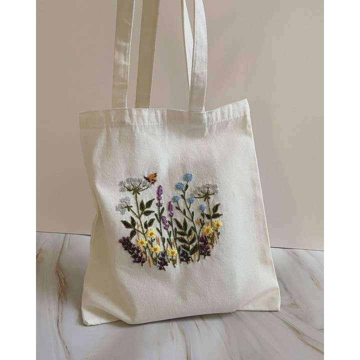 Sac en lin de fleurs sauvages brodé à la main, sac fait main pour la vente par EmbroideryNTA