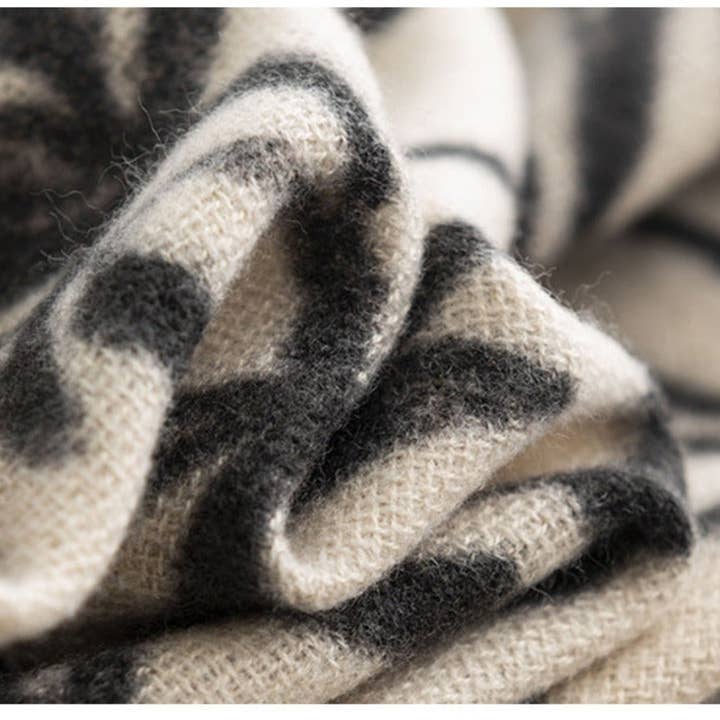 Funkyrel® Atzbranding Limited - Wholesale Scarf - Women's - Scravii - Floral Winter Scarf9