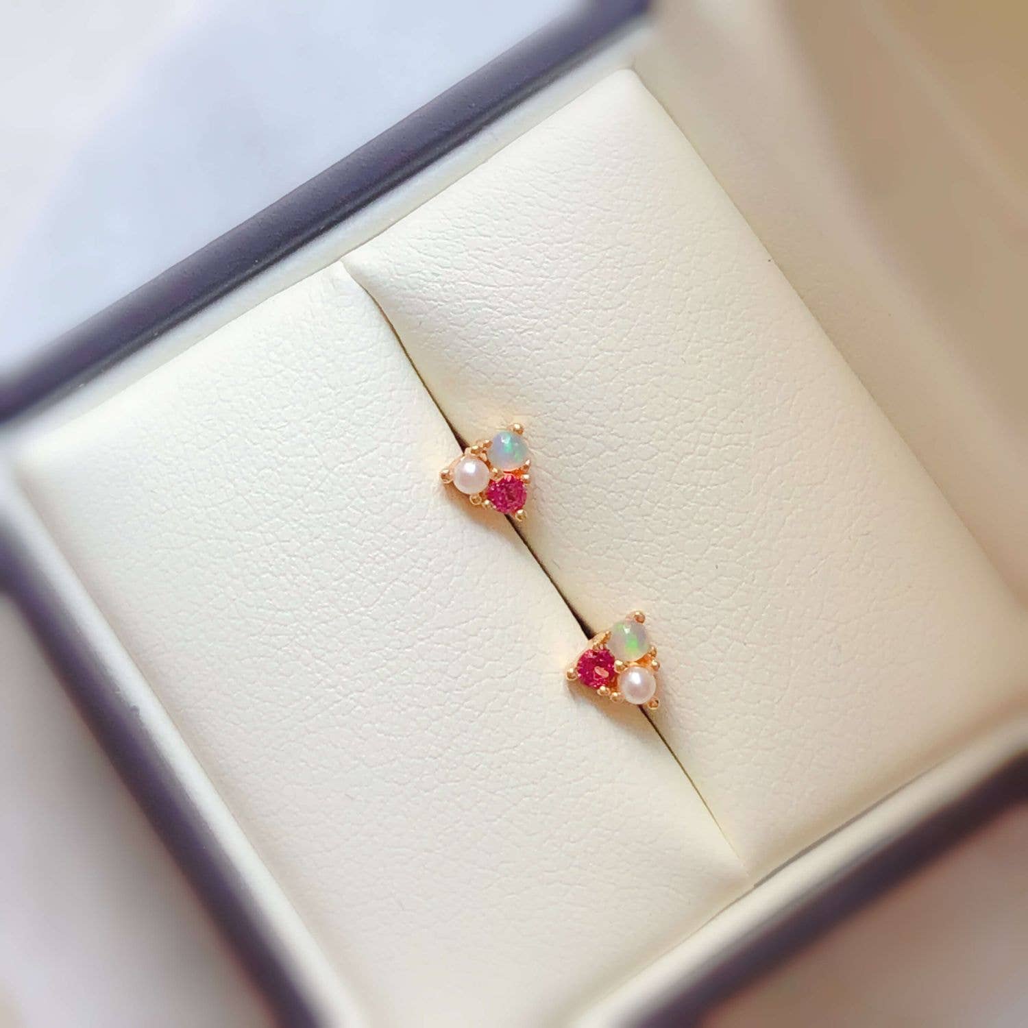 Azura Jewelry – Engroshandel Ørestikkere – Opal Pink Turmalin Pearl Trio Øreringe Studs3