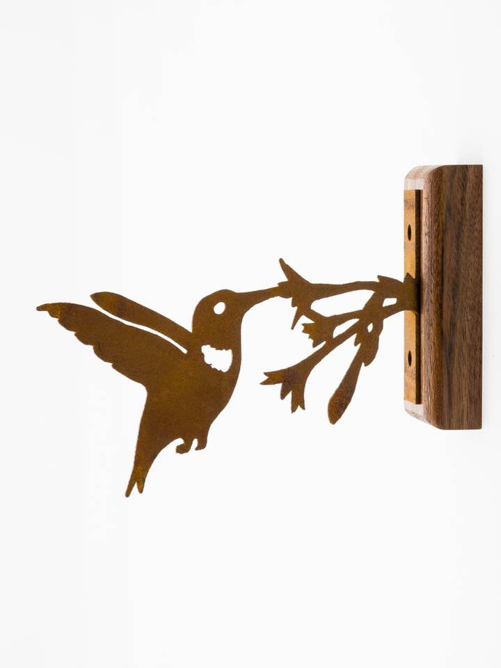 Colibri avec onglet fleur pour la vente par Elegant Garden Design