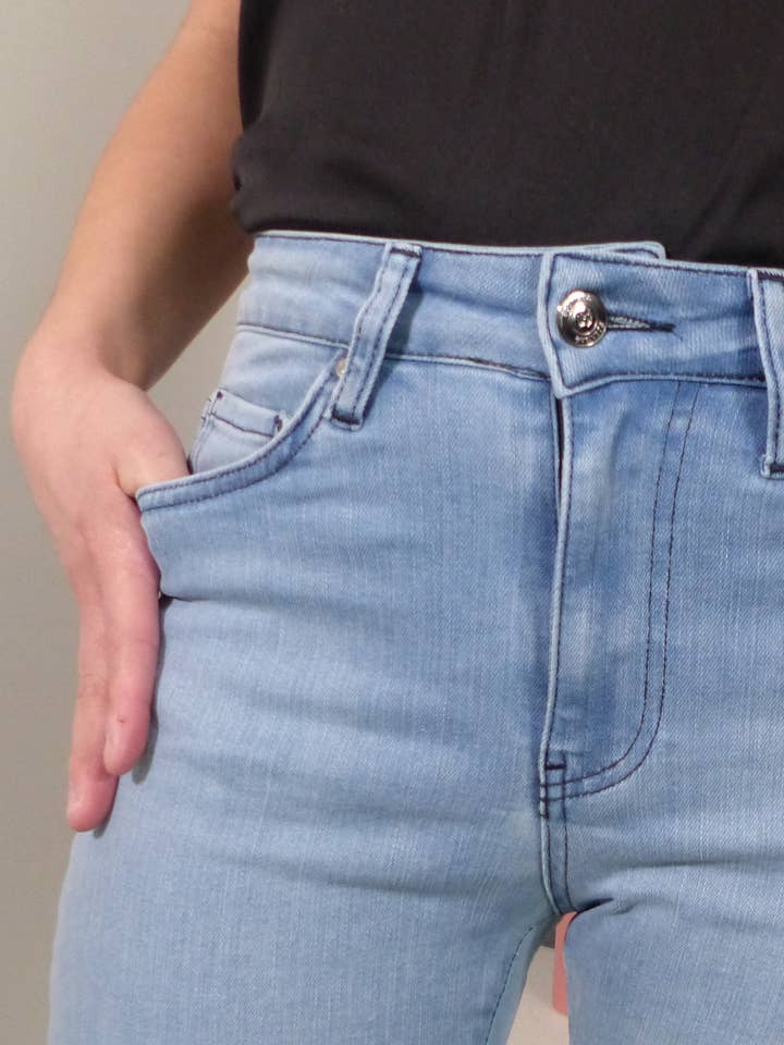 SPONTANÉ - Wholesale Jeans - Women's - Women's Skinny Jeans - Second Skin Effect3