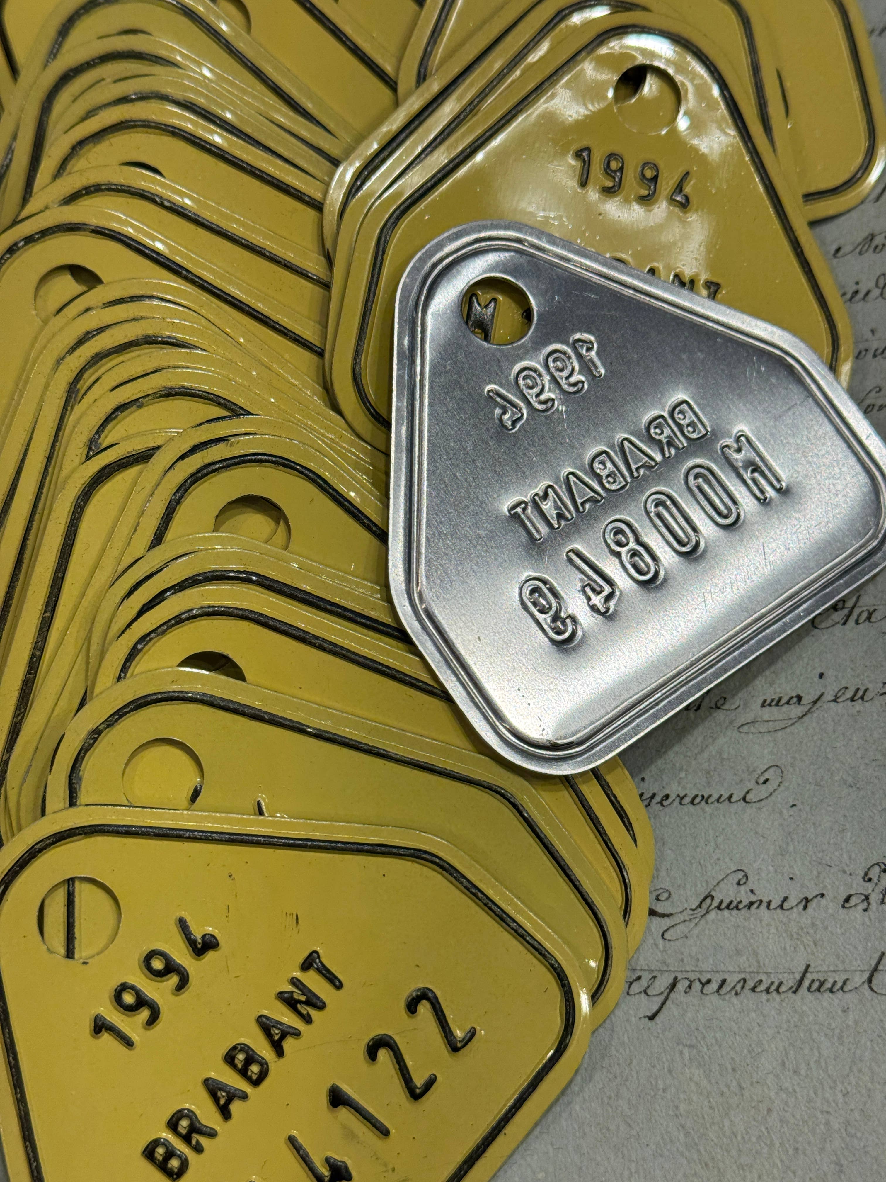 Monahan Papers - Venta al por mayor Material para manualidades - Placas de bicicleta vintage retro ORIGINAL amarillas de Bélgica2