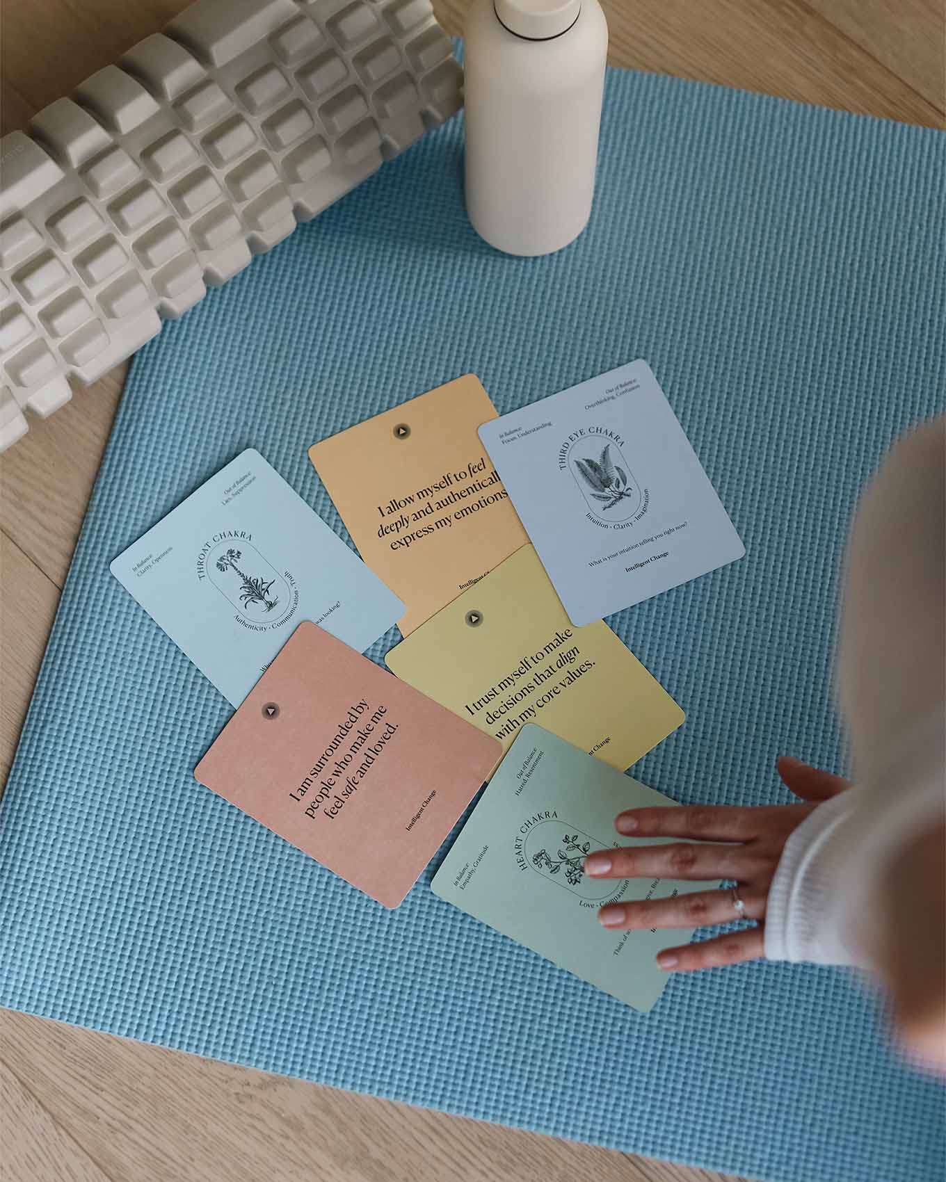 Intelligent Change – Großhandel Kartenspiele – Achtsame Affirmationen Chakra-Ausgleich | Yoga & Meditation10