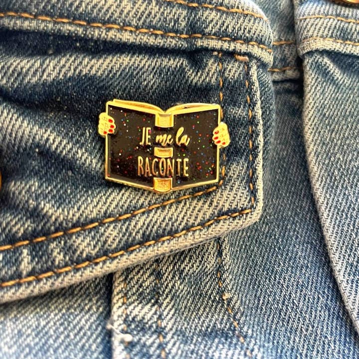 Pin's I'm showing off for wholesale by Madame la mouette