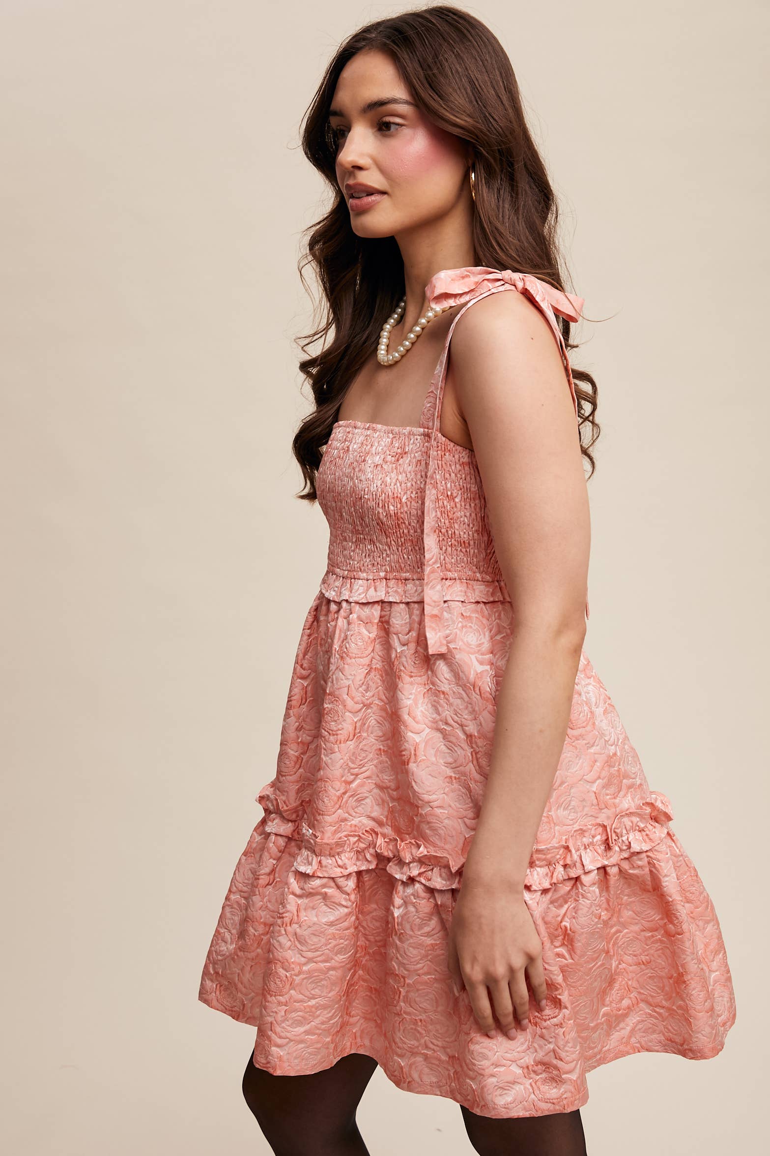 Listicle – Großhandel Kleid – Damen – Gesmoktes Minikleid mit Bindeträgern30