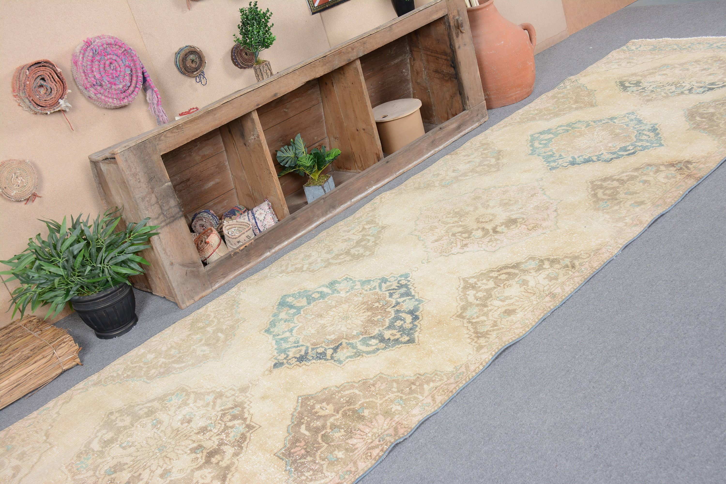 The Loom Wholesale - Wholesale Runner Rug - Vintage Geometric Wool Rug - Beige & Blue4