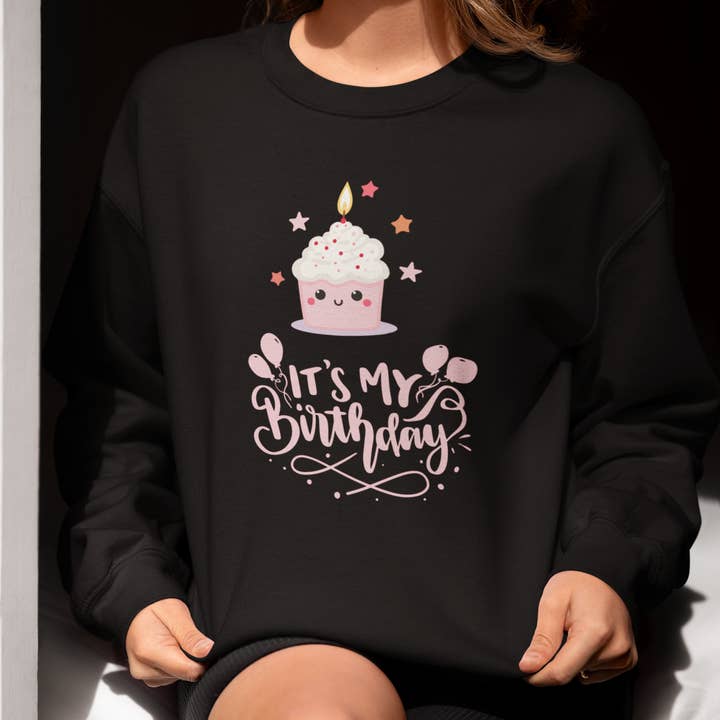 Het is mijn verjaardag sweatshirt voor dames, roze cupcake grafisch T-shirt, schattige verjaardagsoutfit voor meisjes, feest T-shirt, cadeau-idee voor een feestje. voor wholesale door Happythings76