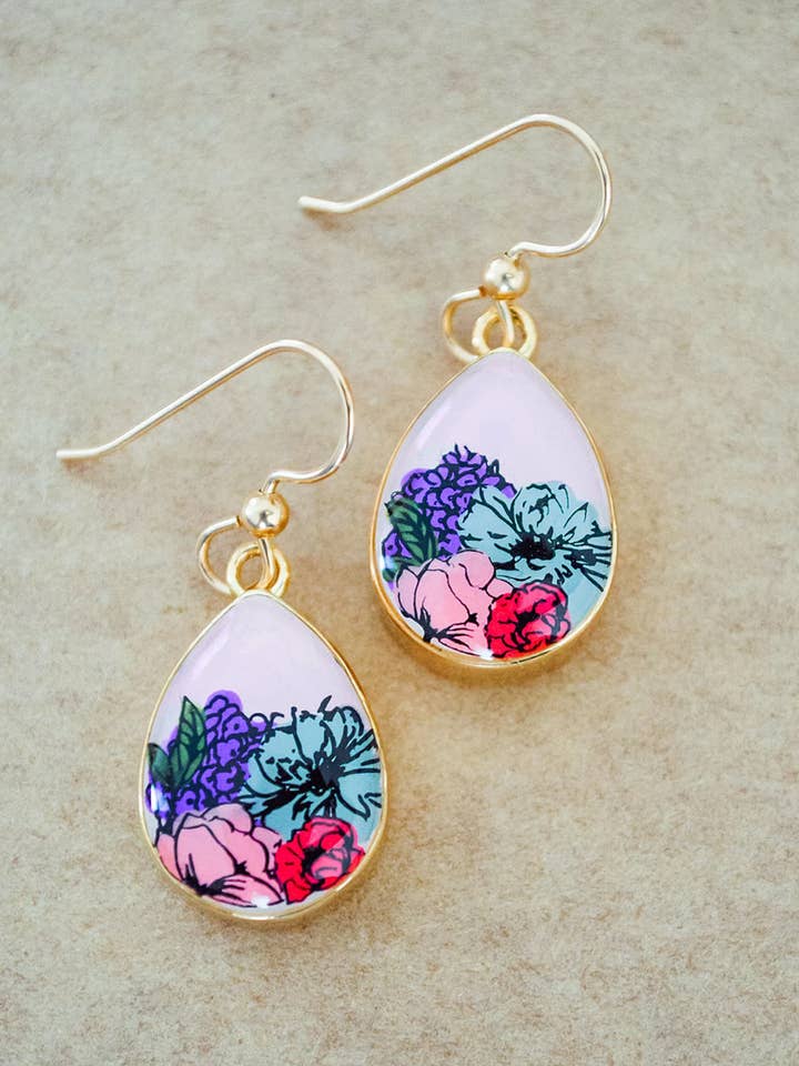 Blombukett Emaljmålade Droppeörhängen - 14K Guld för wholesale av The Blooming Thread