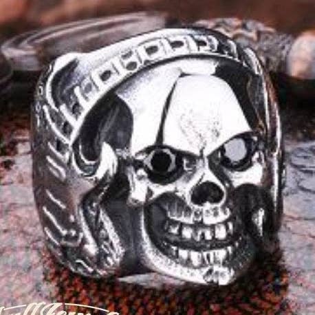 Guitar Hero - Rock & Roll Schedelring met Zwarte Zirkoon* Ogen (#475) voor wholesale door SkullJewelry.com