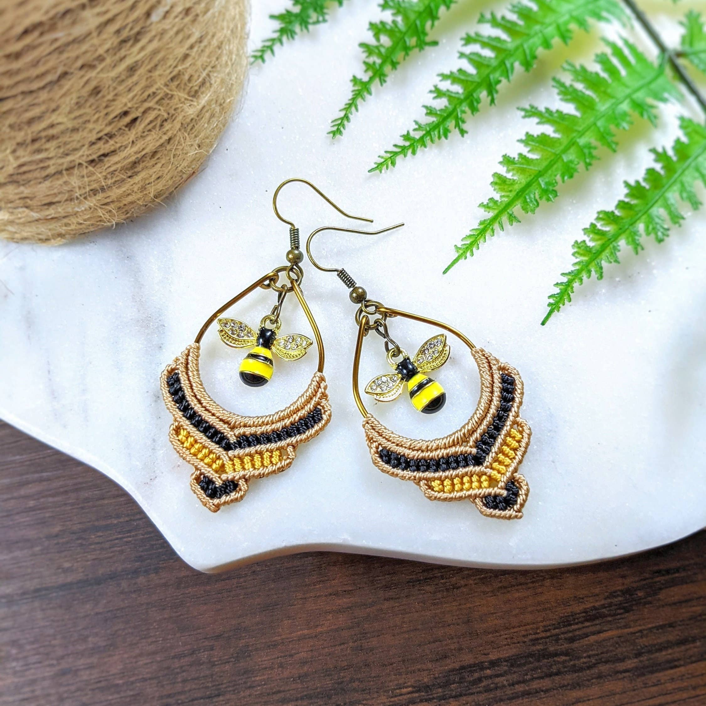 Hang Loose Creations - Vendita all'ingrosso Orecchini pendenti - Orecchini Bee, Orecchini Macrame1