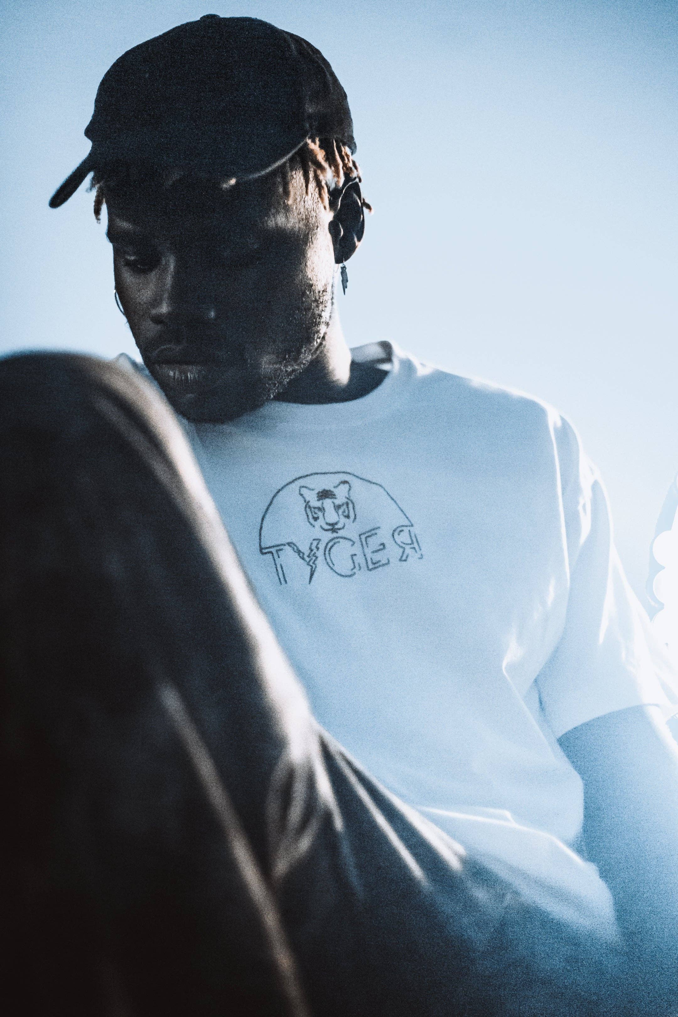 TYGER ESSENTIAL WHITE T-SHIRT for wholesale on Faire5