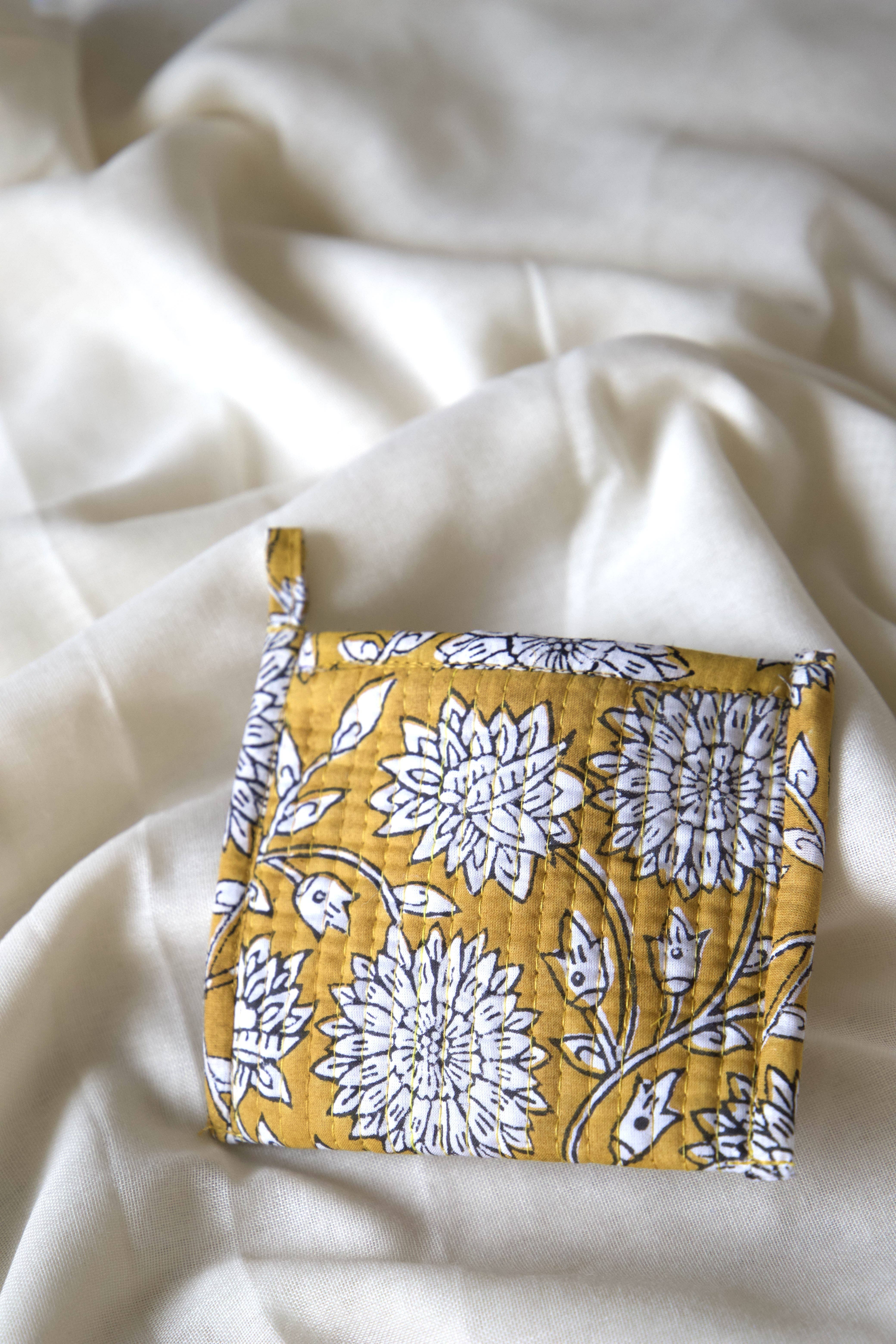 Indie Corner - Wholesale Coin Purse - Women's - Quilted cotton wallet1