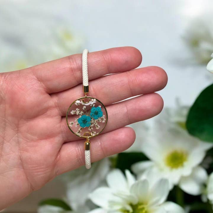 Fish Towne Designs, LLC - Wholesale Charm/Dangle Bracelet - Real Pressed & Dried Flower Forget Me Not Bracelet